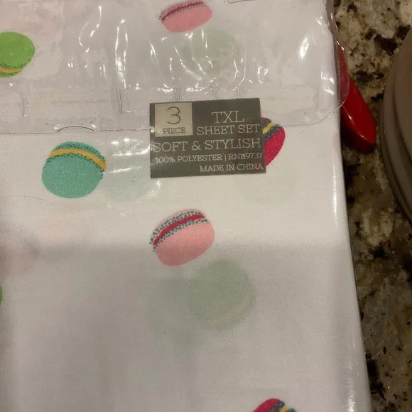 XL TWIN - Macaroon Toss Ultra Soft Sheet Set - Picture 2 of 4